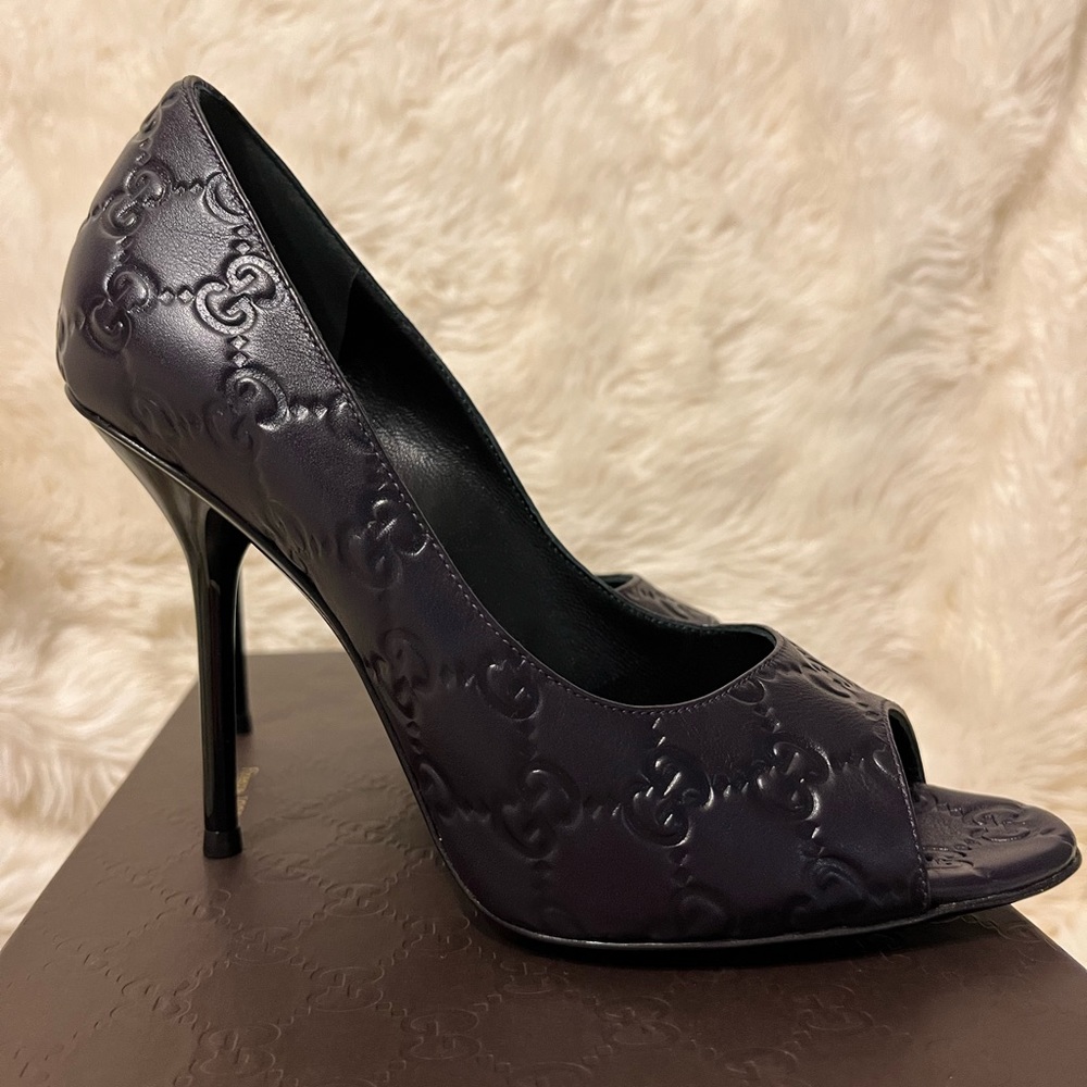 Never worn Gucci pumps